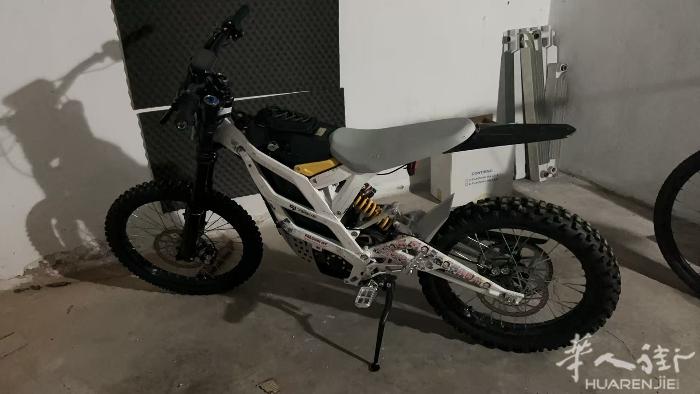 电摩79bike gt出让99新，3000€，有意者私聊可或者留下微信