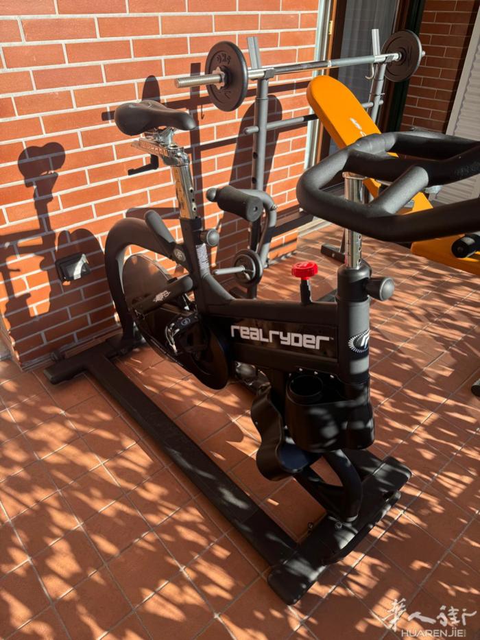 室内动感单车便宜处理，买来2500欧现卖600 欧Cyclette Spinni