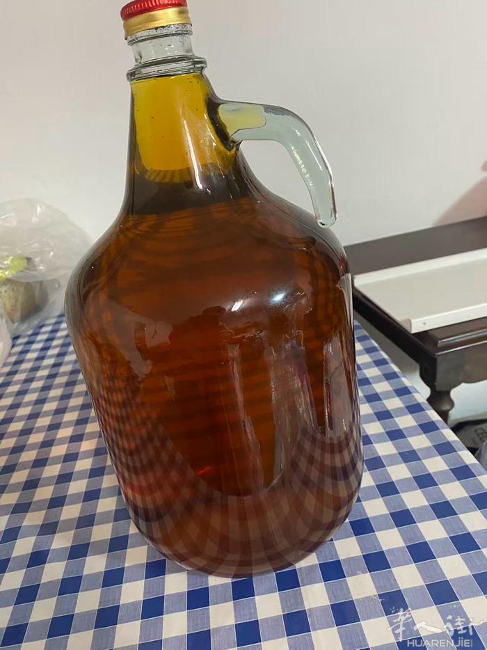 自家酿的老酒，有兴趣的朋友可以联系：+39 377 8875653