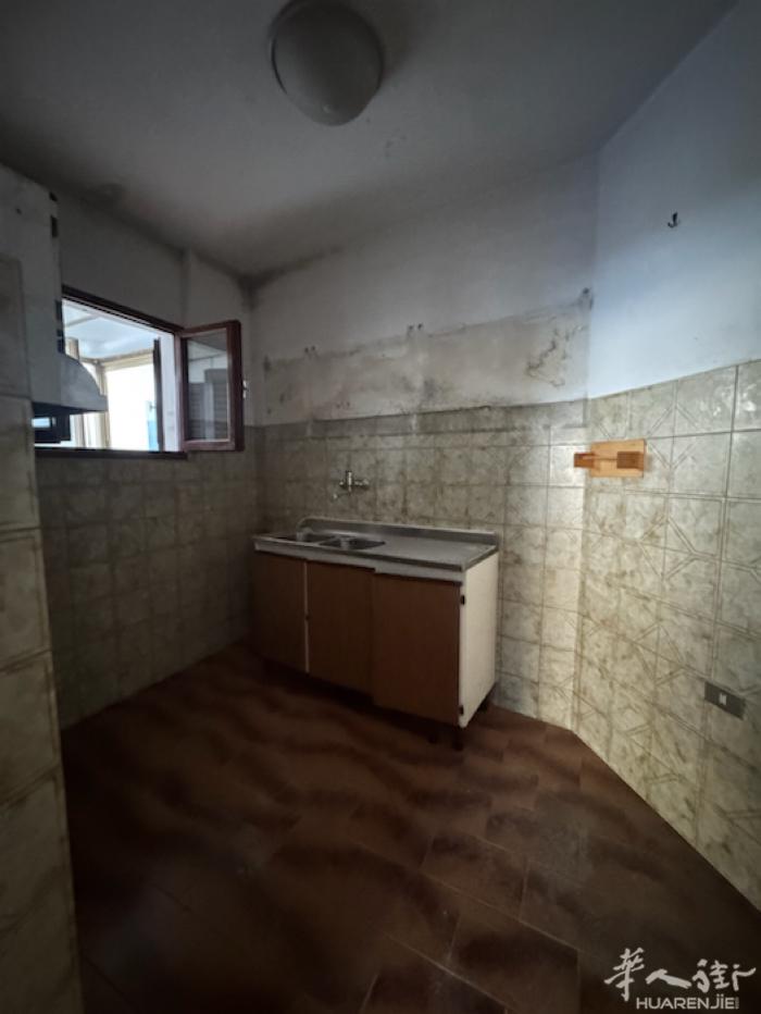 Via Roma 307 附近 via del badie  落地房出售 150