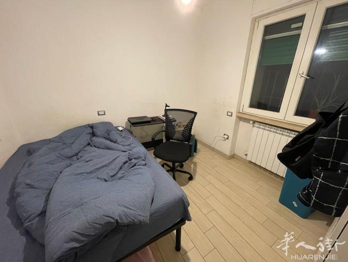佛罗伦萨novoli大房间转租 Rifredi近火车站电车站0层卧室转租，10月