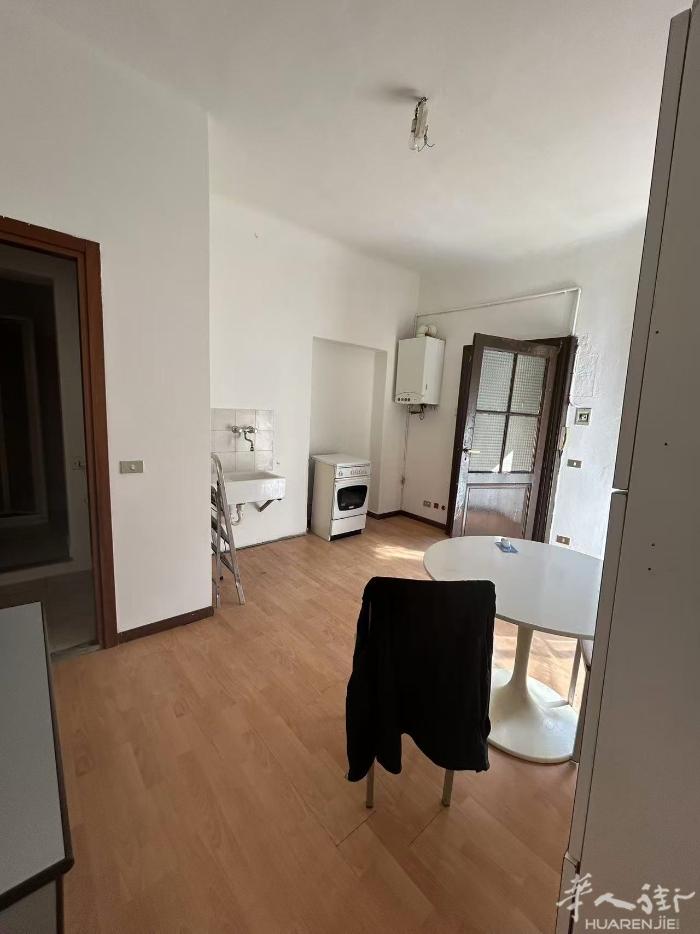 米兰华人街房屋出租， 地址：via Bramante, 户型：一室一厅， 楼层：