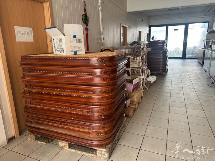 出售二手餐馆桌子、冷热自助餐台220x70cm，洗杯机，制冰机、冷冻房，铁板9.
