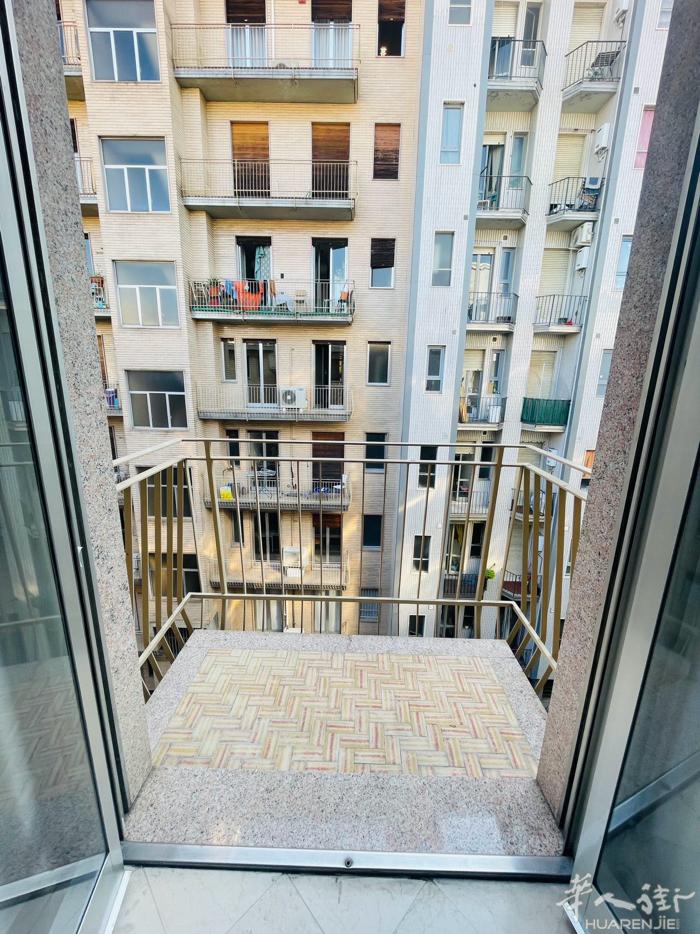 红绿线Loreto 黄金地段一室一厅 📍 地址：Piazza Aspromon
