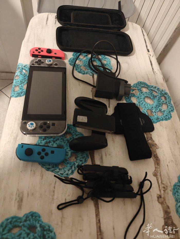 出一台二手switch 带三个游戏卡带，微损，有点耗电，带携带小包，充电线，充电