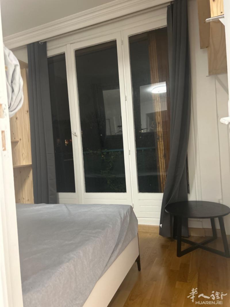 5号线bobigny pantin 离地铁口4分钟 有一个单间出租带小阳台有暖气