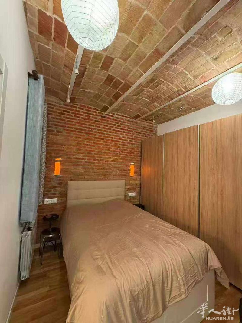 🏠巴塞L2monumental斗牛场地铁口100米  2单间独卫 即日起租