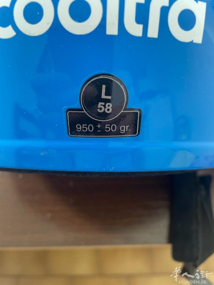 9成新摩托车安全头盔。2个50€