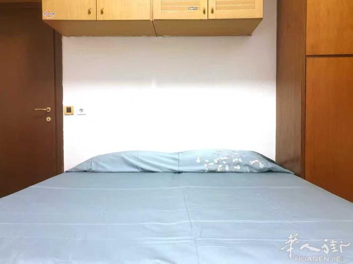 590全包单间地铁口紫线SEGESTA M5  走路就30 秒 – 下一个站Lo