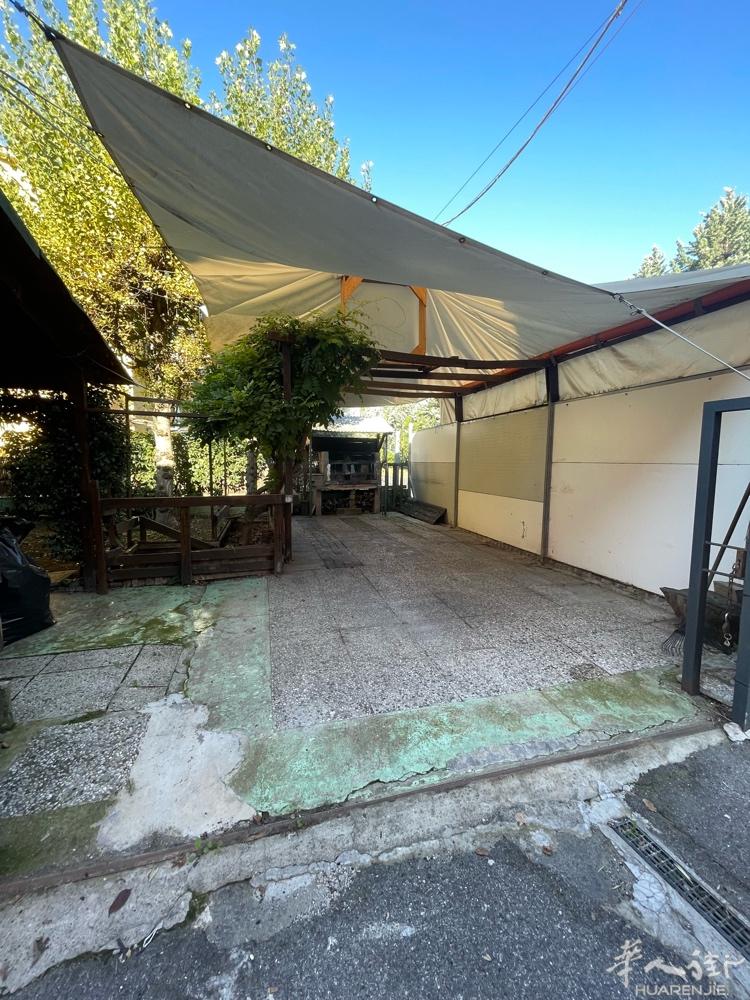 SAN GIUSTO 落地房 出售 带大停车场  楼上2个房间1卫生间 楼下 1