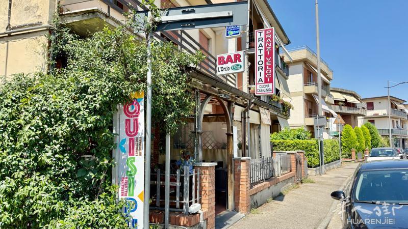 Montespertoli中心经营多年本地老酒吧转让  因老板年纪
