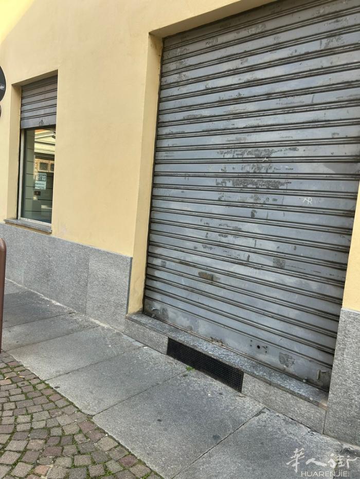 都灵边Casale Monferrato市中心直租 4个门面120平方的店铺 +
