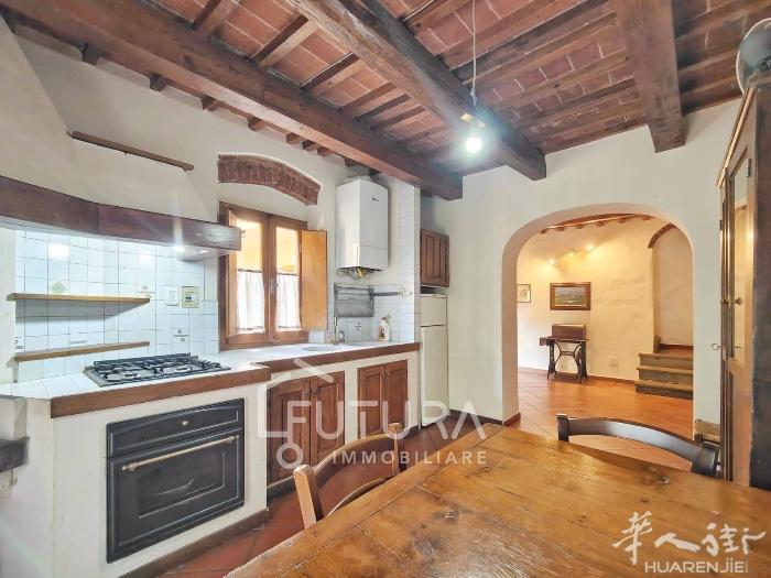 POGGIO A CAIANO，带花园和紧凑型露台的五居室独立住宅  房屋位于交