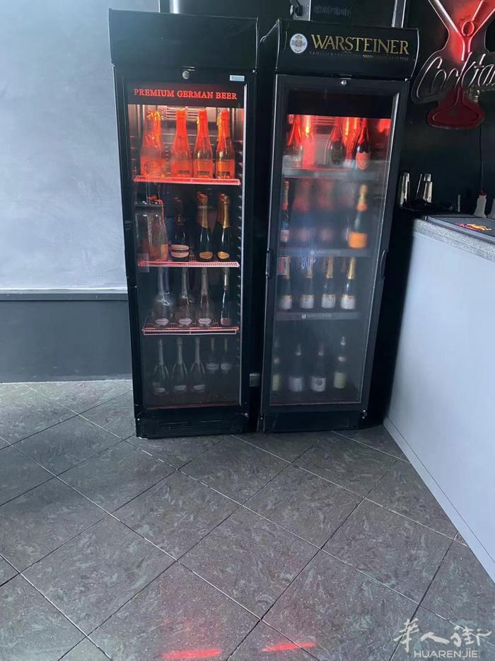 有一批餐馆用具要处理！有硬冰软冰 工作台 大冷藏库！