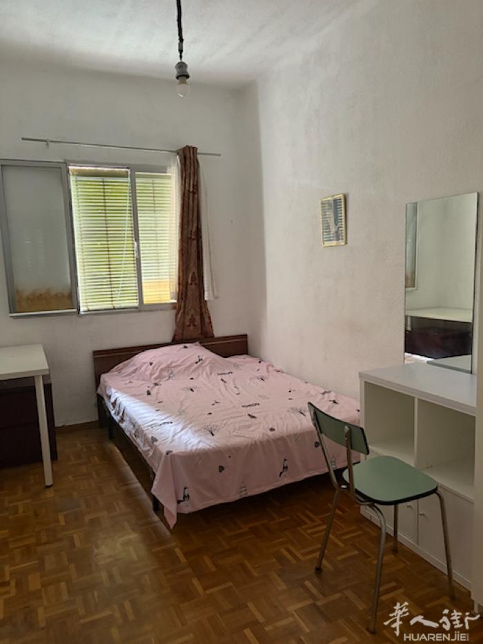 五路vista alegre 跟六路carpetana 之间有一单间出租，住家人
