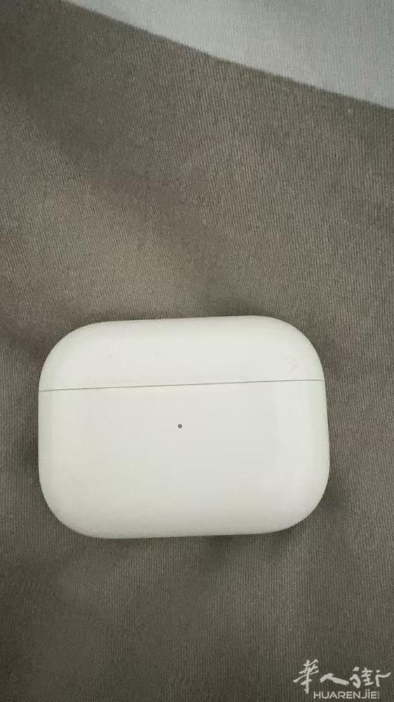 出苹果 AirPods 第二代单只耳机（右耳），可正常连接使用. 仅一只，功能完