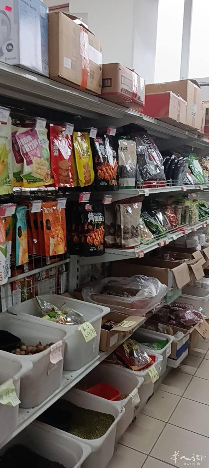 米兰边monza中国货行招一名男店员，工资面议