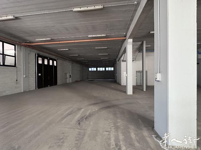 bovisa一楼仓库，（可做店面，可分租）1300平米，
