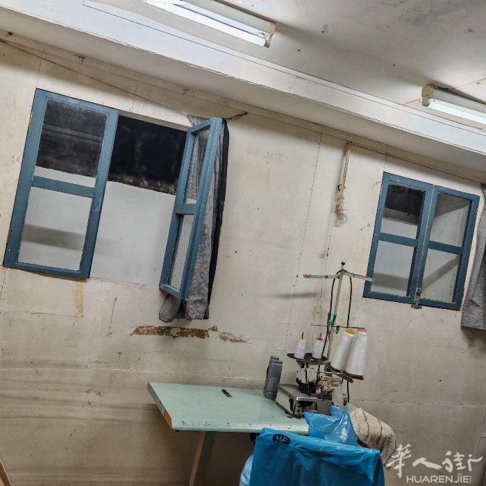 巴黎18区有一个半地下室，20平方出售现在没有装修，要住家需要装修