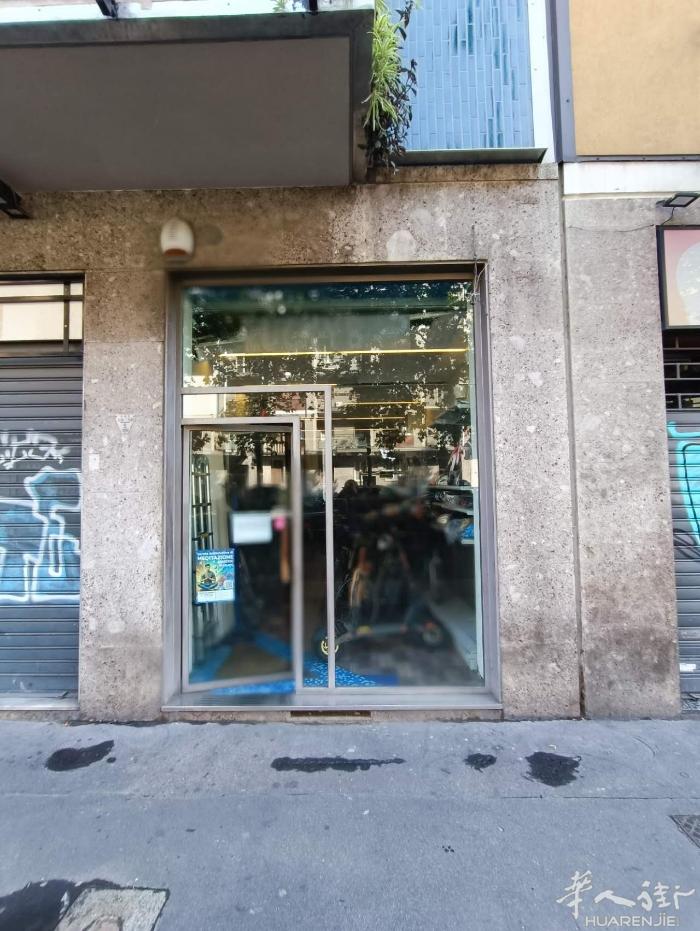 修自行车店转让在米兰san siro 附近，卖1万5。80平方房租1550+sp