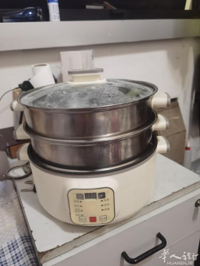 多功能电蒸煮锅   ，只用了一两次。