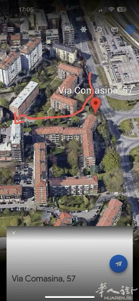 女士.学生搭捕长期     黄线Comasina 地铁口一分钟.有大房间带阳台搭