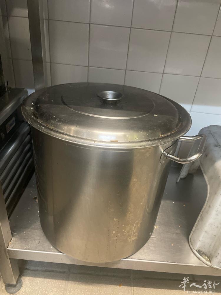 餐馆用不锈钢sauce桶，直径36 高35，40欧，villejuif自取