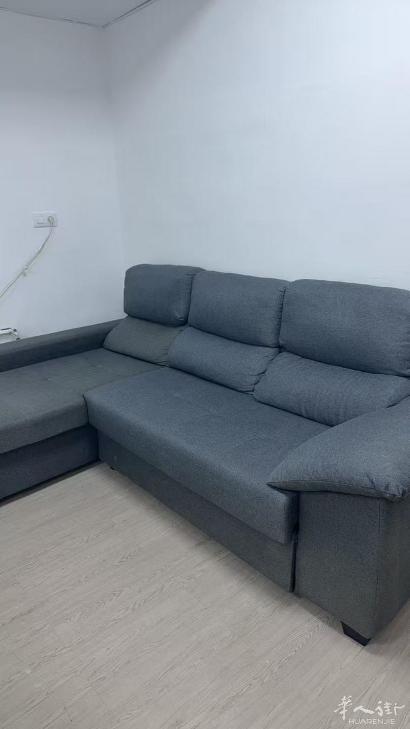瓦伦西亚出售一张L型沙发，150欧，需要的可以联系