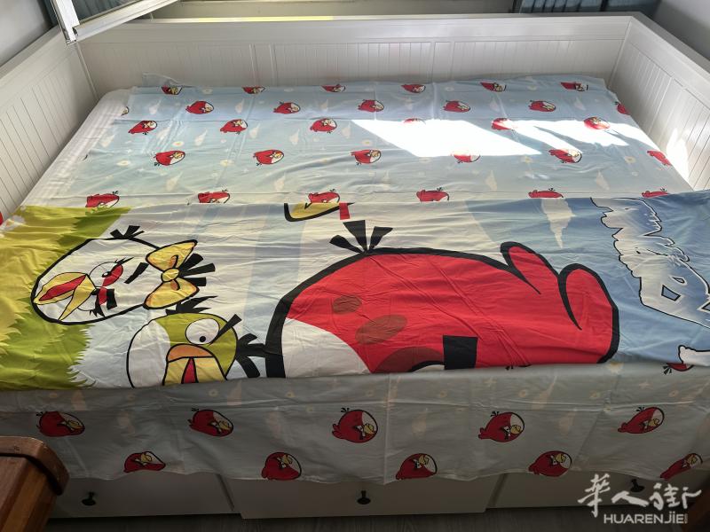 出儿童床品两件套10欧，马德里自取。100%纯棉。