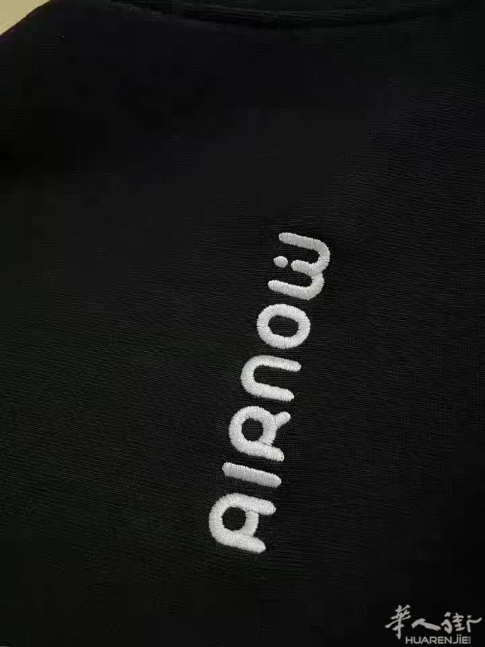 把员工变成行走的名片📇 🌟定制款卫衣工服，🉑️印店名与logo，让员工形象