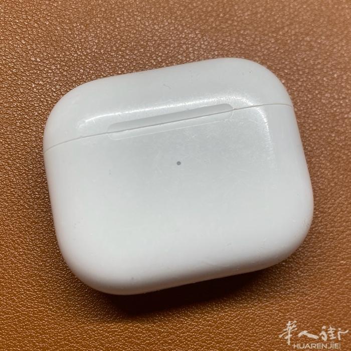 Apple原装耳机仓  苹果原装耳机仓2代，9成新 15欧 米兰紫线自提  需要