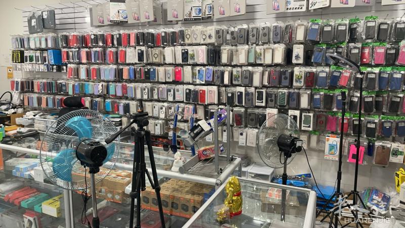 手机店关门，手机壳出售，0.5欧一个