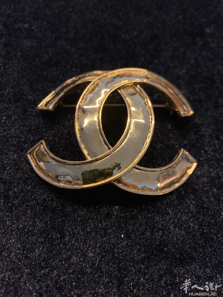 Chanel中古镀金Logo大胸针  难得的90年代Chanel中古镀金Logo