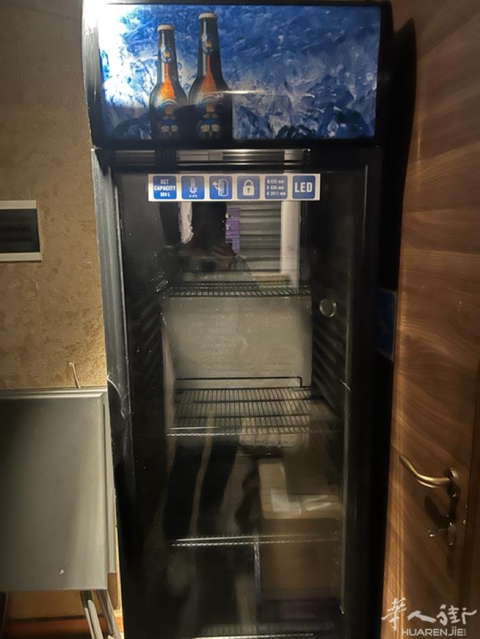 出售酒水冰箱，就用了一年！价格220欧！ 自提