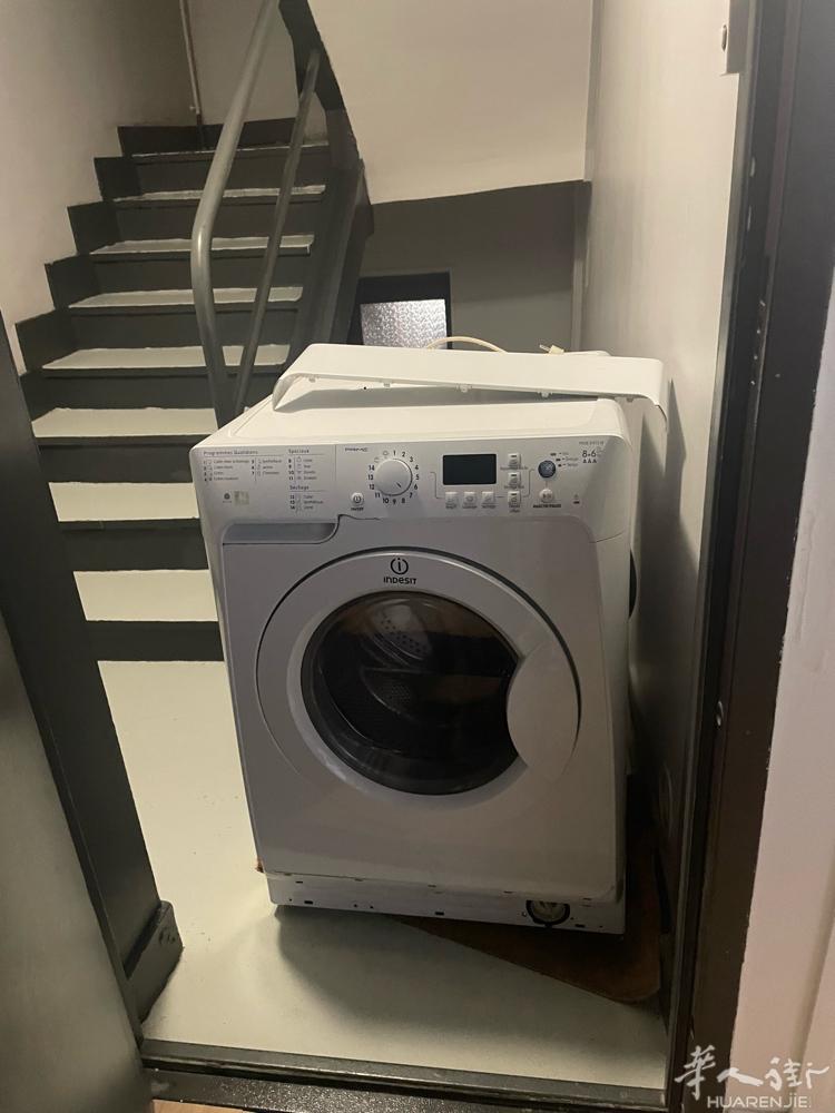 旧洗衣机免费送，自取 12 rue de Lappe Paris 75012