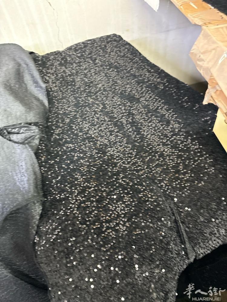 Poggio棉毛工厂招夫妻．货量大批．现做女衫珠片有里布有意者联系，闲远勿扰34
