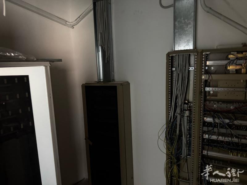 老外店面出租 400 多平方米 位于pescara PE 市中心。 适合餐馆 或
