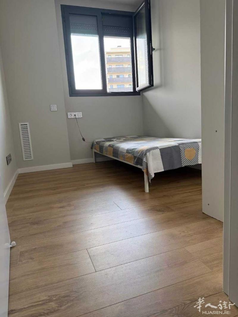 https://att.huarenjie.com/attachment/information/20251017/1760635107952408.jpg