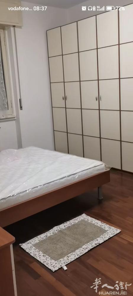 via comasina 57，出租2个单间，离地铁口4分钟，需要豹门尽快联系