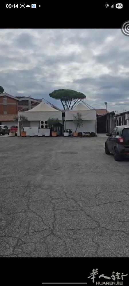 在罗马A线地铁ARco di Travertino附近有一个大院整体出租，里面有