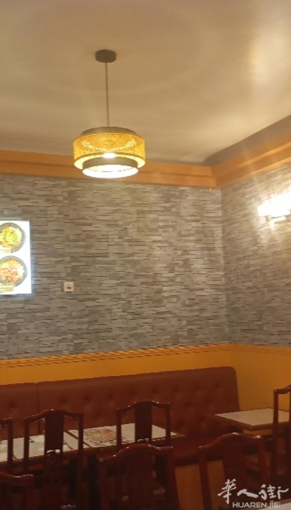十三区餐馆转让,离地铁口一分钟联系电话是0778146982,非诚意者勿扰,谢
