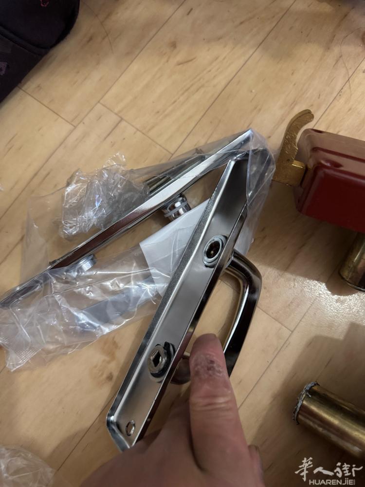 新的锁具。