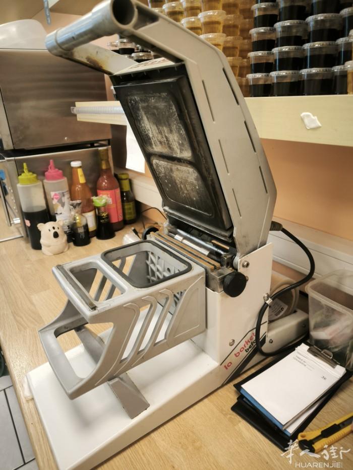 有没有人出售二手这种外卖店打包机，请联系我 07 67 32 55 28