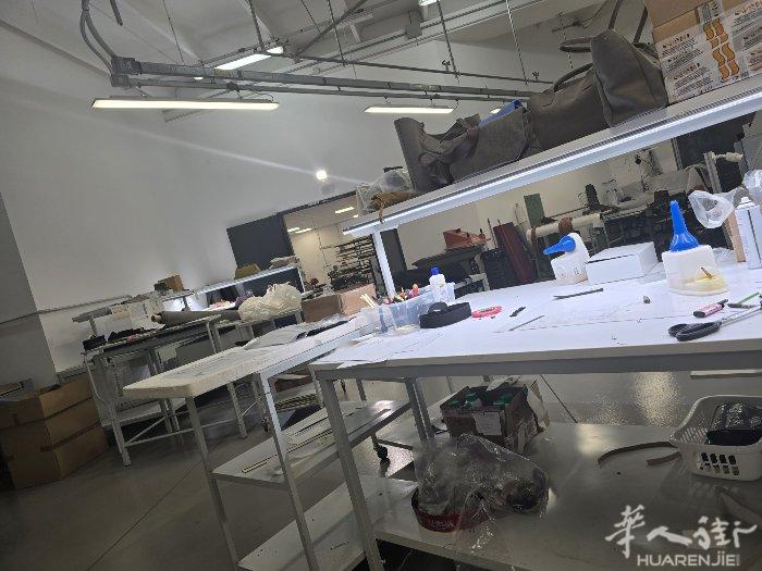 皮包老外工厂 工作稳定 招聘熟练油漆手工 夫妻 只是想问问薪水请勿扰 谢谢。备居