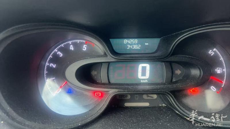 本人有辆Opel vivaro.   货车，三座，