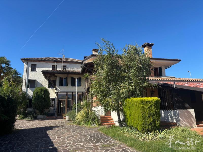 别墅 in Asolo a Asolo (TV) Treviso 住家带工厂