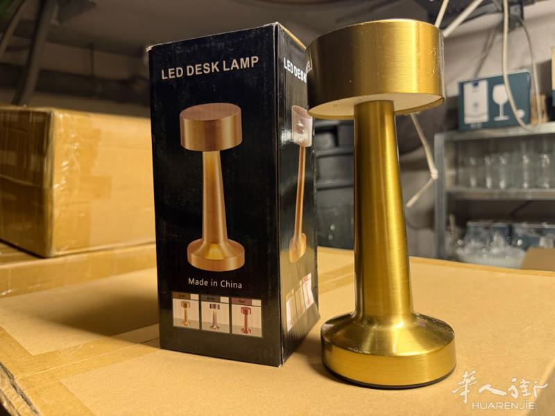 出售全新复古金色充电台灯，适合酒吧餐厅带充电器！ 全新 大概40 个左右.米兰自