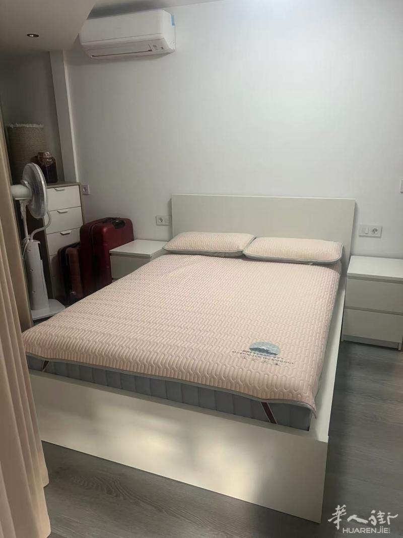 Usera 国荣饭店对面 新装修 一套房子只住两个