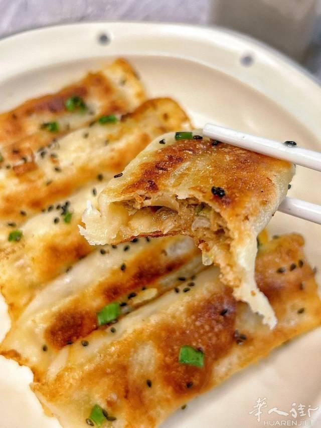 欧州商城前门口，一点香餐车正式营业，大馅水饺，鸡蛋