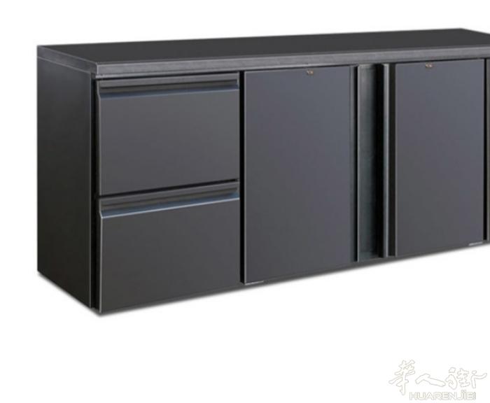 因为酒吧不再做了 全新面包柜 冷酒柜 那个大老板需要在Bologna 自取 原来